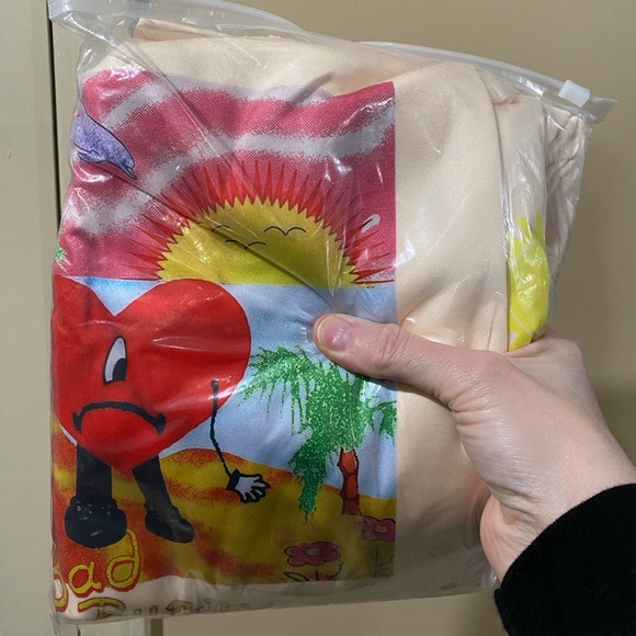 NWT Cool Things Bad Bunny Un Verano Sin Ti Crewneck Hoodie - Picture 3 of 3